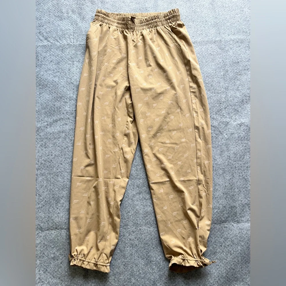 Fabletics Tan Iggy Logo Print Jogger‎ Pants Size Medium Athleisure